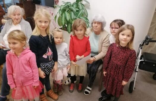 Návštěvy dětí v SeniorCentru Klamovka