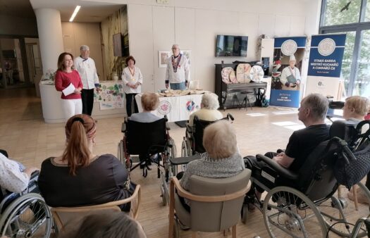 Stará garda kuchařů a cukrářů v SeniorCentru Klamovka